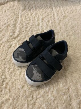 NWOT! Tucker + Tate Navy and Gray Camo Velcro Sneakers